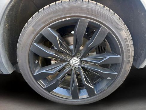 Used 2020 Volkswagen Tiguan SE R-Line image 34