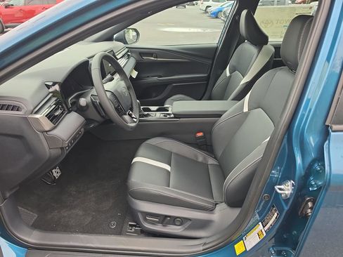 Used 2026 Toyota Camry SE w/ Convenience Package FWD image 9
