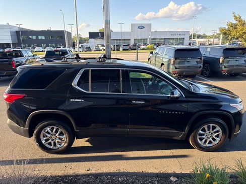 Used 2020 Chevrolet Traverse LT w/ Driver Confidence II Package AWD/4WD image 5