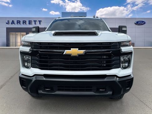 Used 2025 Chevrolet Silverado 3500 W/T AWD/4WD image 2