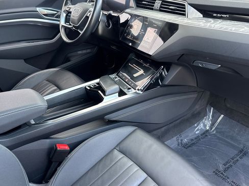 Used 2021 Audi e-tron Premium w/ Convenience Plus Package image 32