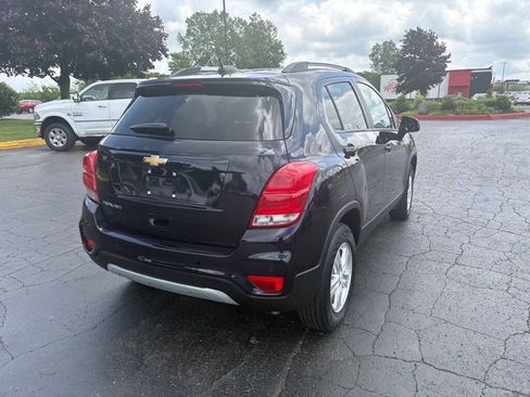 Used 2022 Chevrolet Trax LT w/ Premium Seat Package AWD/4WD image 5