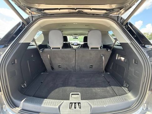 Used 2022 Ford Explorer XLT w/ Equipment Group 202A RWD image 12