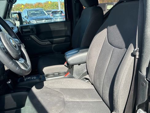 Used 2017 Jeep Wrangler Sport image 12