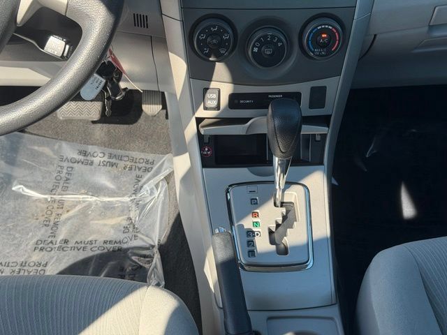 Used 2013 Toyota Corolla LE FWD image 13