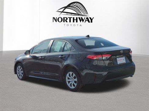Used 2023 Toyota Corolla LE image 5