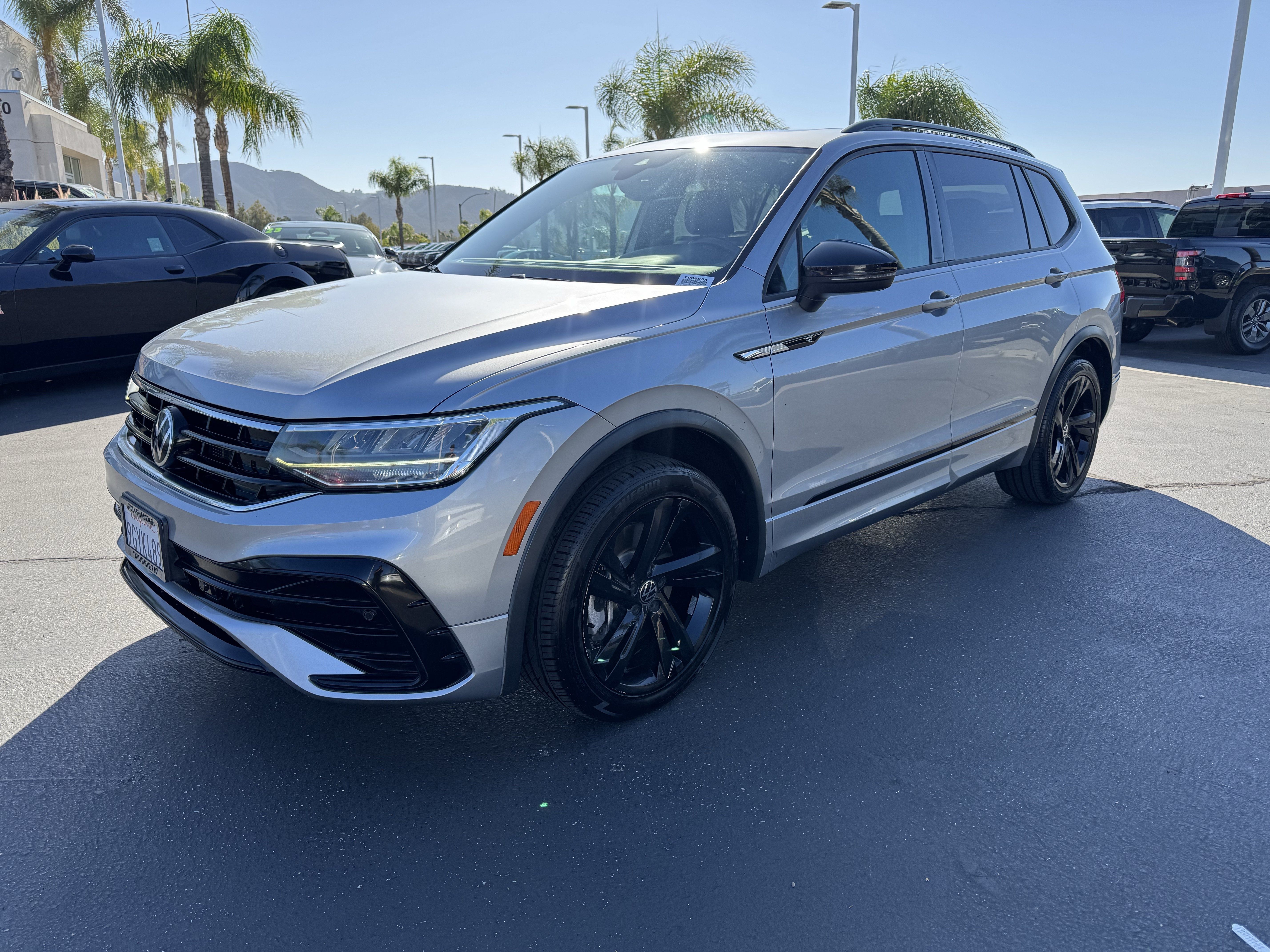 Used 2023 Volkswagen Tiguan SE R-Line FWD image 8