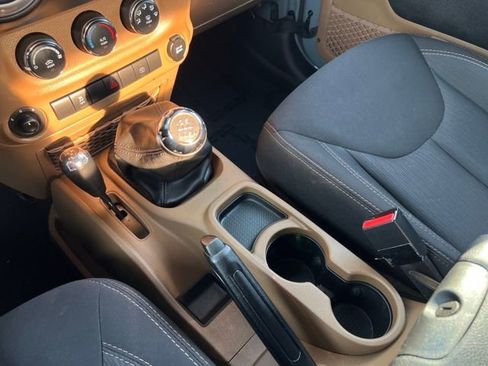 Used 2014 Jeep Wrangler Unlimited Sahara image 24