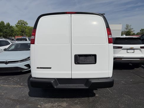 New 2026 Chevrolet Express 3500 Extended RWD image 6