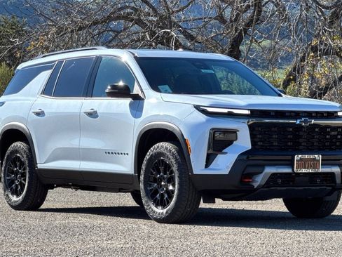 New 2026 Chevrolet Traverse Z71 w/ Enhanced Driving Package image 2