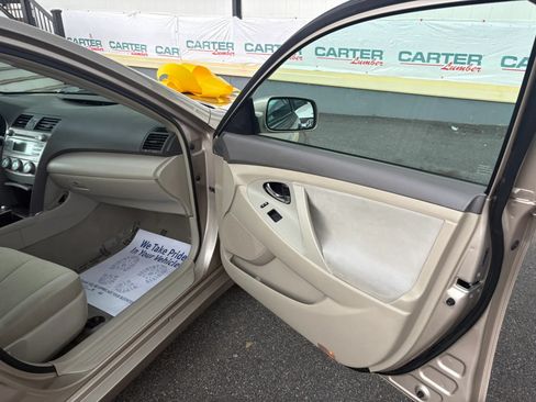 Used 2009 Toyota Camry LE FWD image 13
