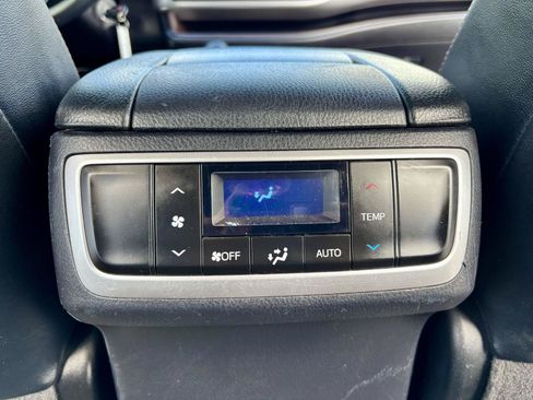 Used 2019 Toyota Highlander Plus w/ Carpet Mat Package (TMS) AWD/4WD image 40