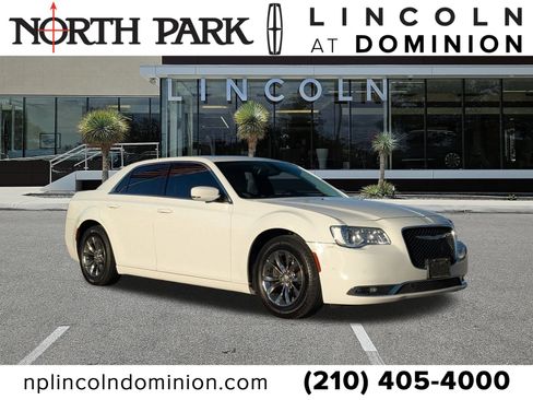 Used 2015 Chrysler 300 Limited w/ Driver Convenience Group image 1