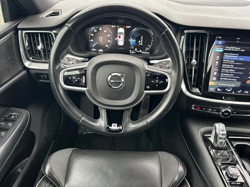 Used 2019 Volvo S60 T8 R-Design image 14