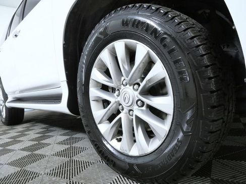 Used 2021 Lexus GX 460 Premium w/ Premium Package image 2