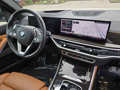 Used 2024 BMW X5 xDrive50e image 10