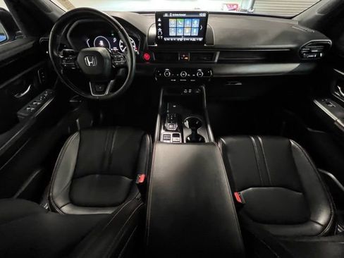 Used 2025 Honda Pilot TrailSport image 17