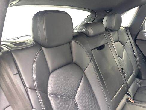 Used 2024 Porsche Macan AWD/4WD image 39