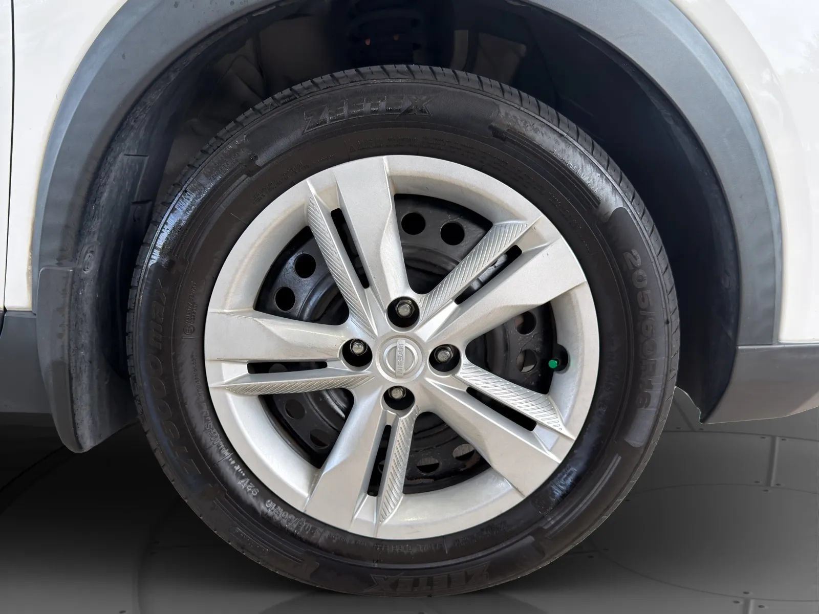 Used 2019 Nissan Kicks S FWD image 23