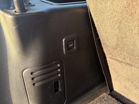 Used 2015 Ford Expedition Platinum image 16