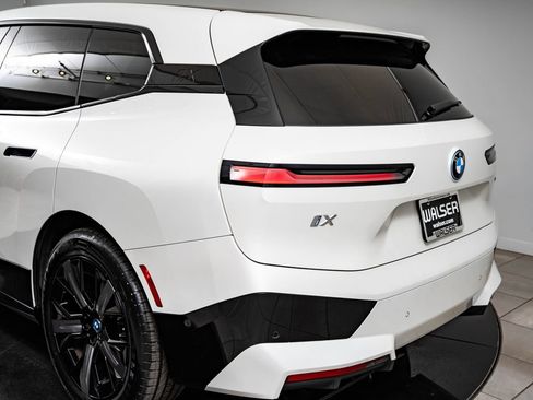 Certified 2025 BMW iX xDrive50 w/ Premium Package AWD/4WD image 18