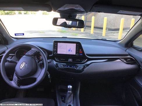 Used 2019 Toyota C-HR LE FWD image 12