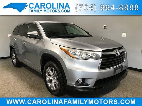 Used 2015 Toyota Highlander Plus AWD/4WD image 1