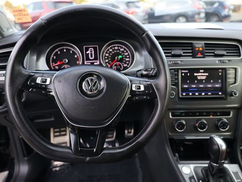 Used 2017 Volkswagen Golf S image 23