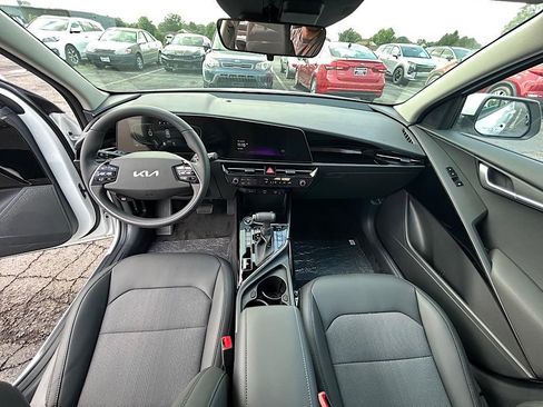 New 2025 Kia Niro EX image 22