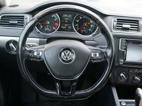 Used 2017 Volkswagen Jetta SE FWD image 13
