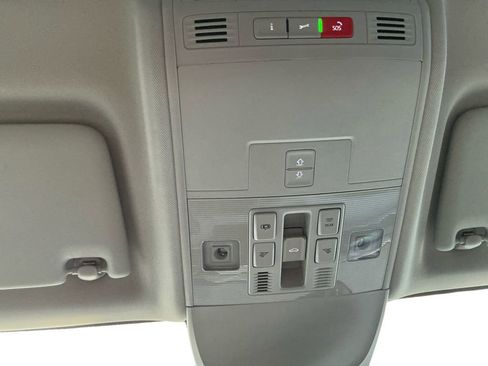 New 2025 Volkswagen Taos SE image 21