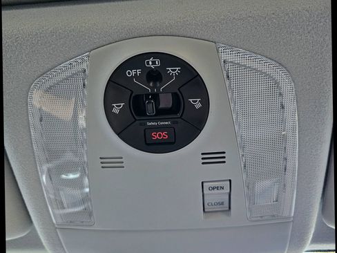 Used 2015 Toyota Prius Four w/ Deluxe Solar Roof Package image 34