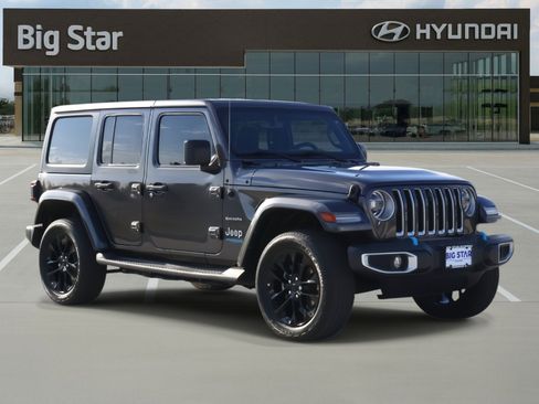 Used 2022 Jeep Wrangler Unlimited Sahara w/ Cold Weather Group image 6