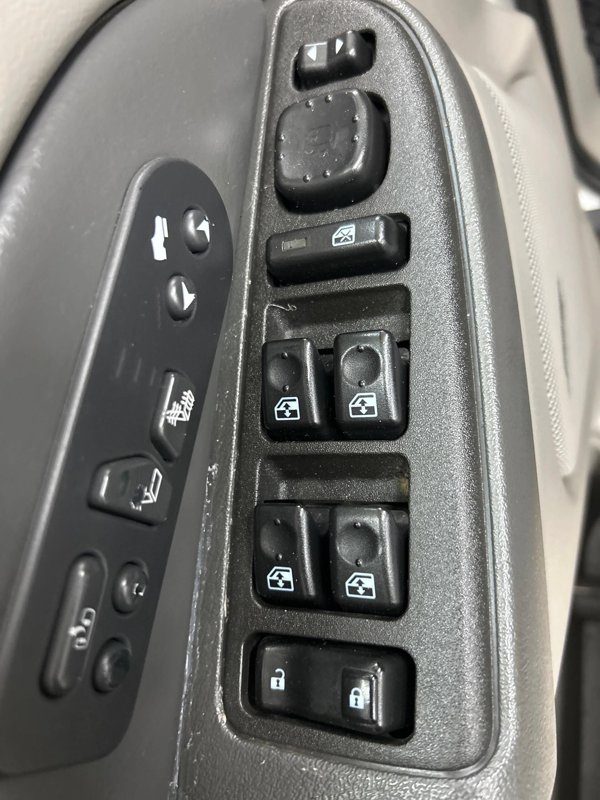Used 2003 Chevrolet Suburban 2500 LT w/ LT Preferred Equipment Group AWD/4WD image 9