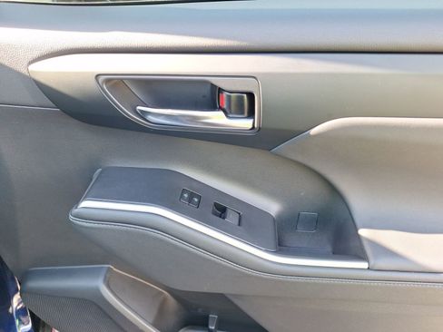 Used 2024 Toyota Highlander LE image 37