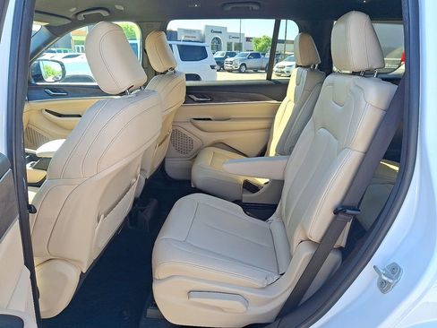 Used 2024 Jeep Grand Cherokee L Limited AWD/4WD image 10