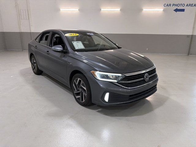 Used 2023 Volkswagen Jetta SEL FWD image 4
