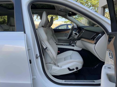 Used 2022 Volvo XC90 T6 Momentum w/ Advanced Package AWD/4WD image 22
