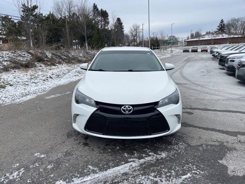 Used 2016 Toyota Camry SE image 2