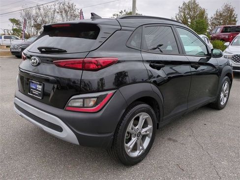 Used 2023 Hyundai Kona SEL w/ Winter Weather Package image 5
