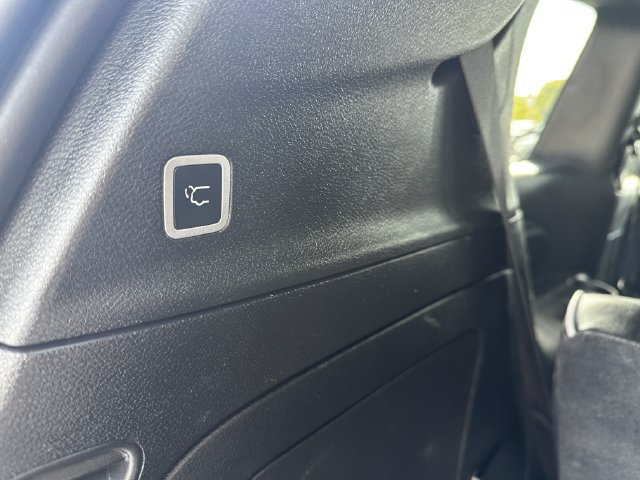 Used 2024 Chrysler Pacifica Premium FWD image 43