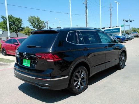 Used 2023 Volkswagen Tiguan SE w/ Panoramic Sunroof Package AWD/4WD image 6