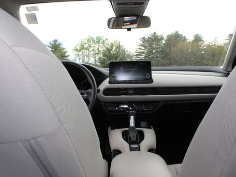 Used 2024 Honda HR-V LX image 10