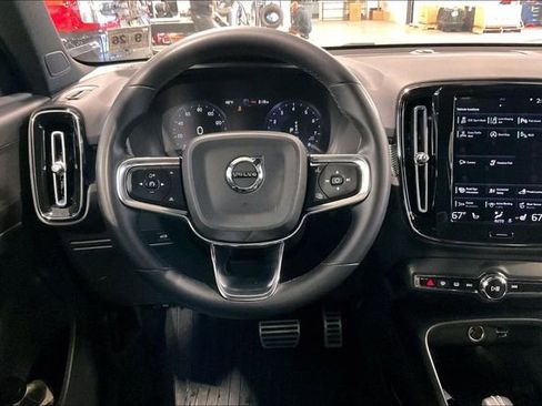 Used 2022 Volvo XC40 T5 R-Design image 5