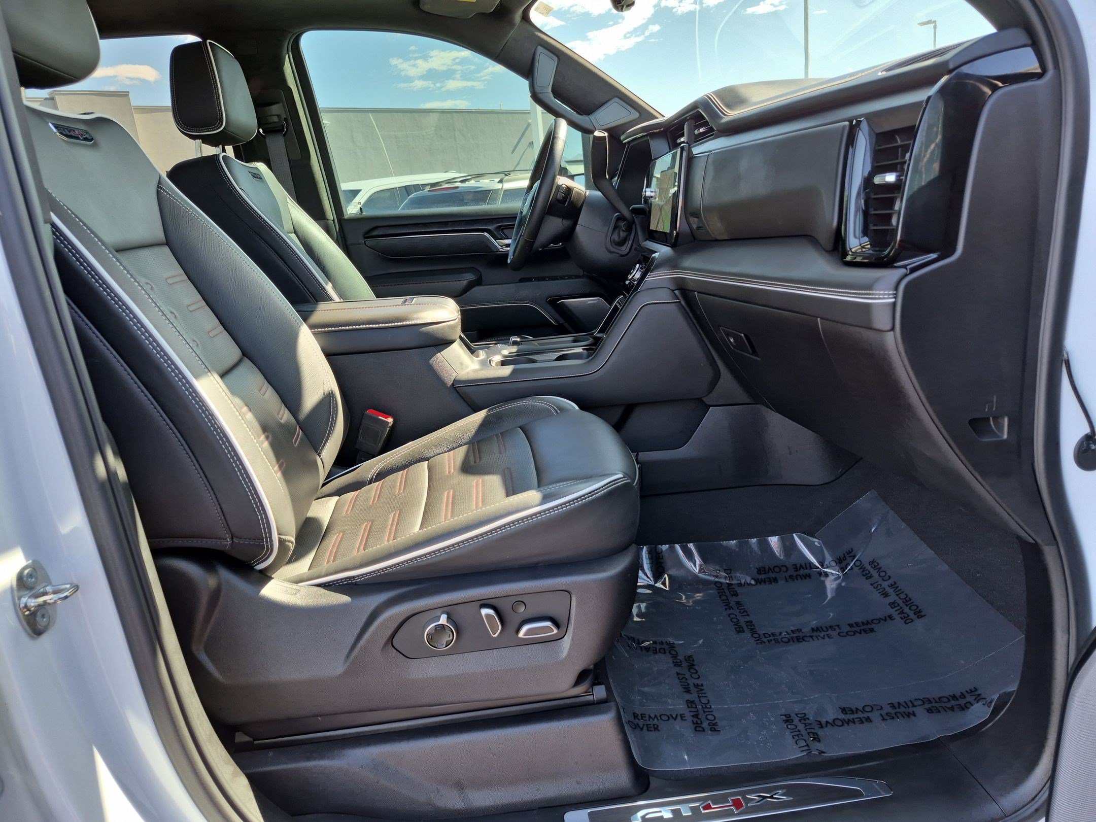 Used 2024 GMC Sierra 2500 AT4X AWD/4WD image 32