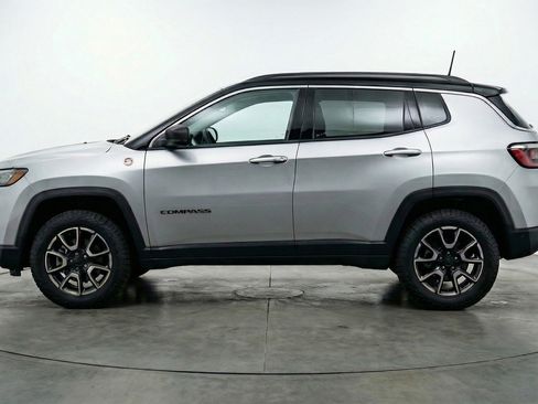Used 2025 Jeep Compass Trailhawk image 5