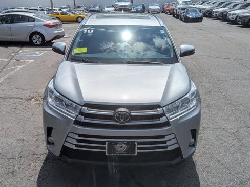 Used 2018 Toyota Highlander XLE AWD/4WD image 3