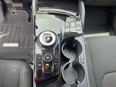 Used 2025 Kia Sportage LX FWD image 23