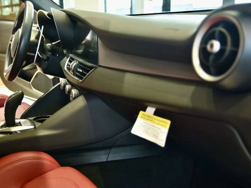 Used 2023 Alfa Romeo Giulia Veloce AWD/4WD image 25