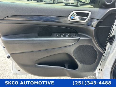 Used 2020 Jeep Grand Cherokee Altitude image 12